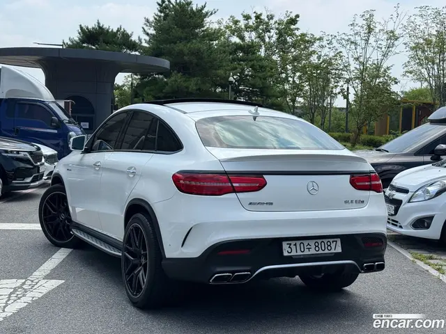 Main__Slider__Photo:GLE-Class Mercedes-Benz 2019.11-1