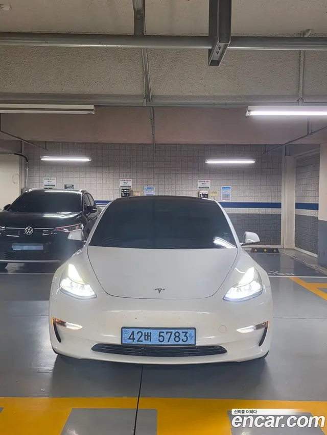 Main__Slider__Photo:Model 3 Tesla 2021.2-1