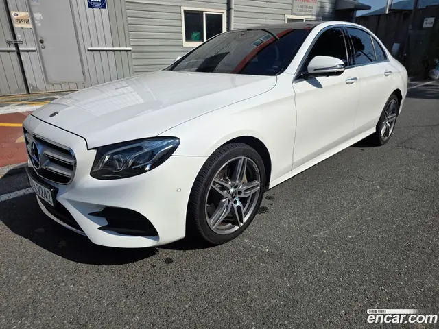 Main__Slider__Photo:E-Class Mercedes-Benz 2017.3-1