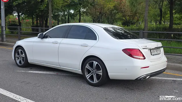 Main__Slider__Photo:E-Class Mercedes-Benz 2019.3-1