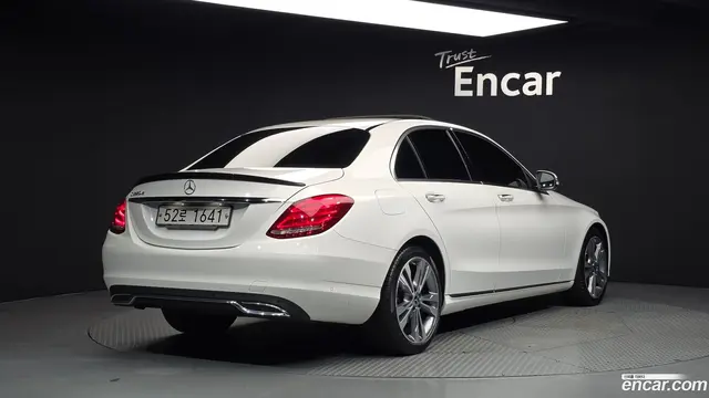 Main__Slider__Photo:C-Class Mercedes-Benz 2017.7-1