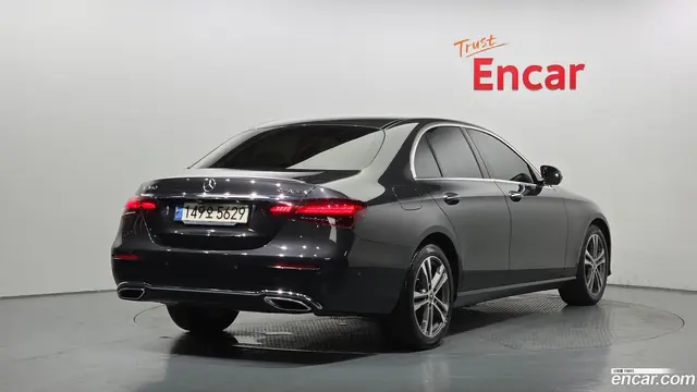 Main__Slider__Photo:E-Class Mercedes-Benz 2021.4-1
