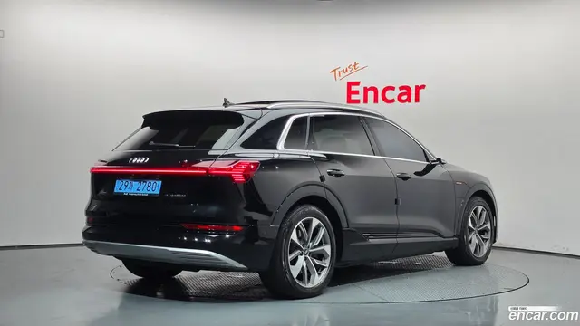Main__Slider__Photo:e-tron Audi 2022.6-1