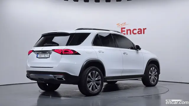 Main__Slider__Photo:GLE-Class Mercedes-Benz 2022.3-1