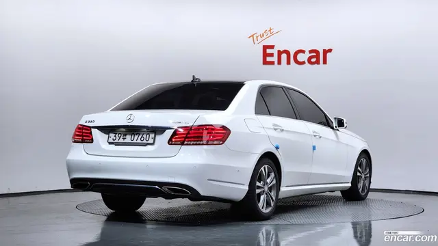 Main__Slider__Photo:E-Class Mercedes-Benz 2015.9-1