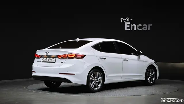 Main__Slider__Photo:AVANTE Hyundai 2016.10-1