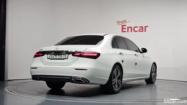 Main__Slider__Photo:E-Class Mercedes-Benz 2021.0-1