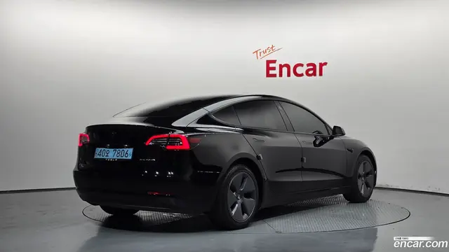 Main__Slider__Photo:Model 3 Tesla 2022.2-1