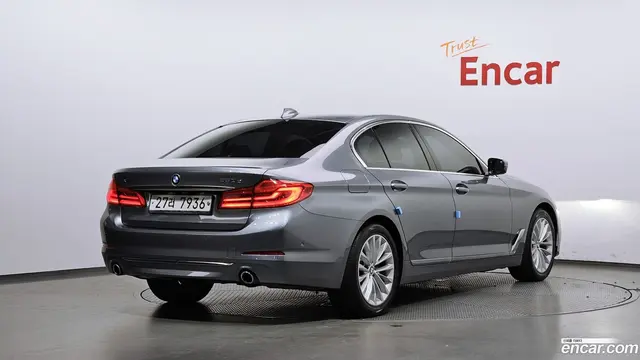 Main__Slider__Photo:5-Series BMW 2019.6-1