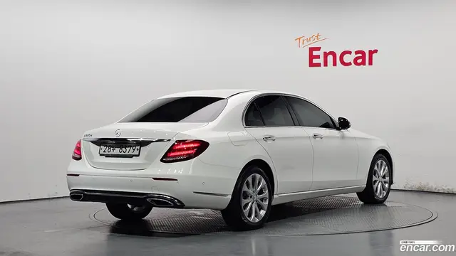 Main__Slider__Photo:E-Class Mercedes-Benz 2016.11-1