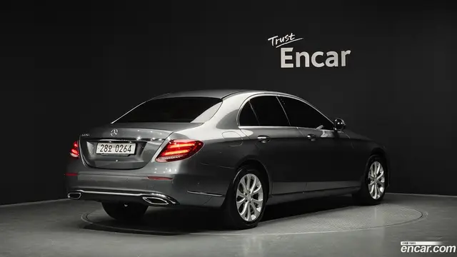 Main__Slider__Photo:E-Class Mercedes-Benz 2016.10-1