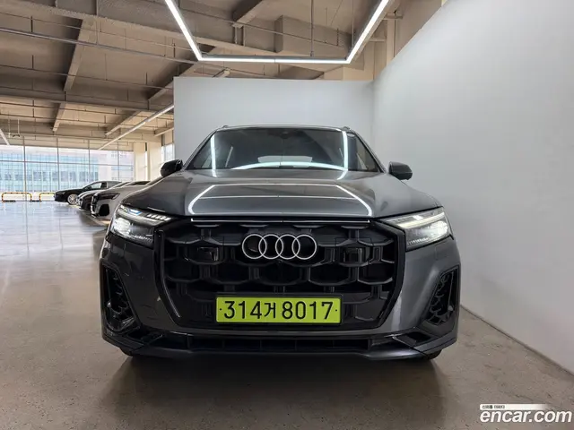 Main__Slider__Photo:Q7 Audi 2025.6-1