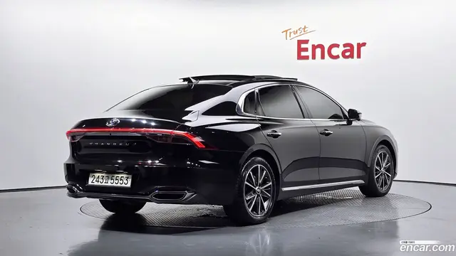 Main__Slider__Photo:Grandeur Hyundai 2022.6-1