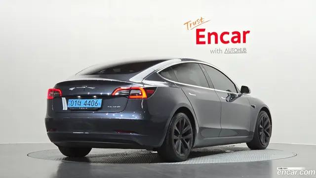 Main__Slider__Photo:Model 3 Tesla 2019.10-1