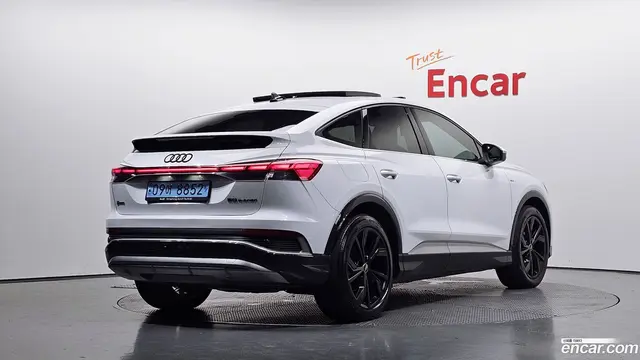 Main__Slider__Photo:Q4 e-tron Audi 2022.9-1
