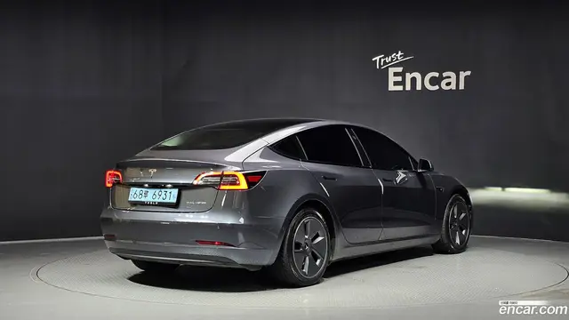 Main__Slider__Photo:Model 3 Tesla 2022.5-1