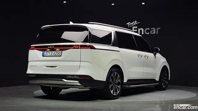 Main__Slider__Photo:Canival Kia 2022.3-1