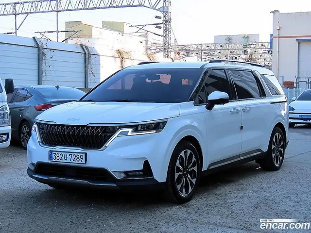Main__Slider__Photo:Canival Kia 2021.10-1