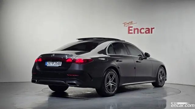 Main__Slider__Photo:E-Class Mercedes-Benz 2024.4-1