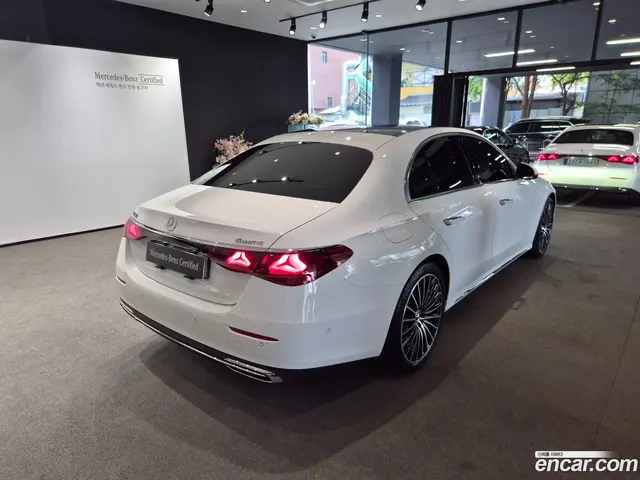 Main__Slider__Photo:E-Class Mercedes-Benz 2026.3-1
