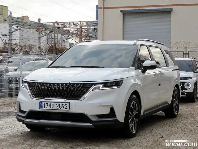 Main__Slider__Photo:Canival Kia 2023.9-1