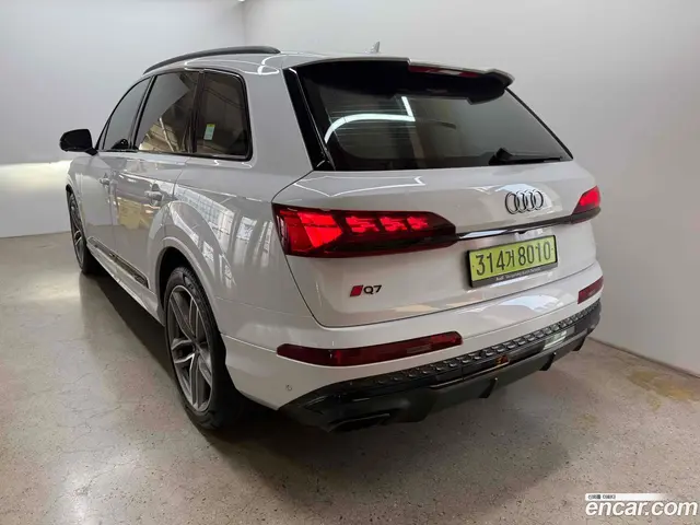 Main__Slider__Photo:Q7 Audi 2025.6-1