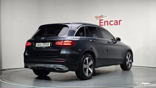 Main__Slider__Photo:GLC-Class Mercedes-Benz 2016.3-1