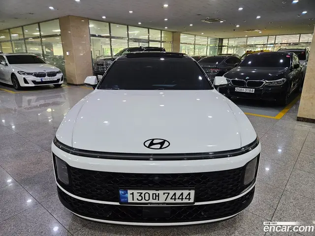Main__Slider__Photo:Grandeur Hyundai 2022.11-1