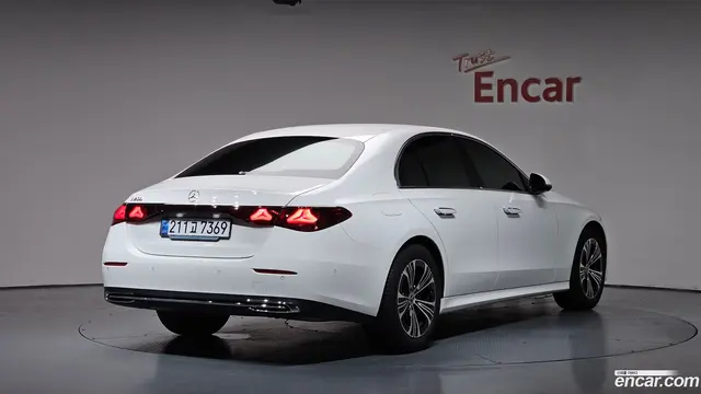 Main__Slider__Photo:E-Class Mercedes-Benz 2024.10-1