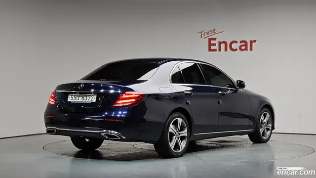 Main__Slider__Photo:E-Class Mercedes-Benz 2019.5-1