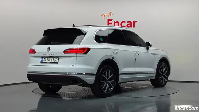 Main__Slider__Photo:Touareg Volkswagen 2021.1-1
