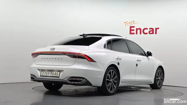 Main__Slider__Photo:Grandeur Hyundai 2020.3-1
