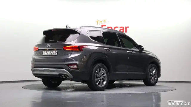 Main__Slider__Photo:Santafe Hyundai 2018.2-1