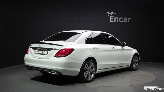 Main__Slider__Photo:C-Class Mercedes-Benz 2017.10-1