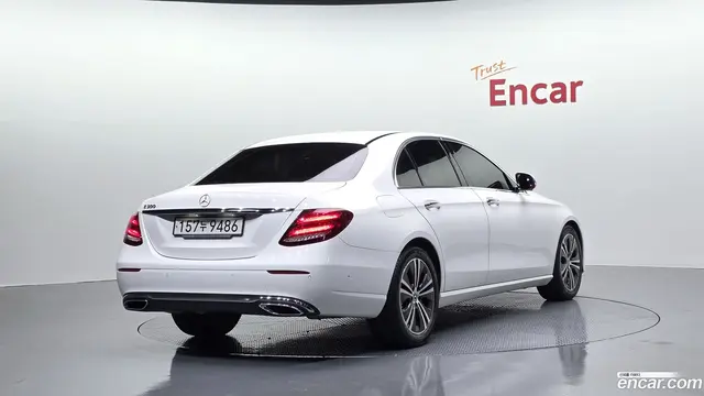 Main__Slider__Photo:E-Class Mercedes-Benz 2020.6-1