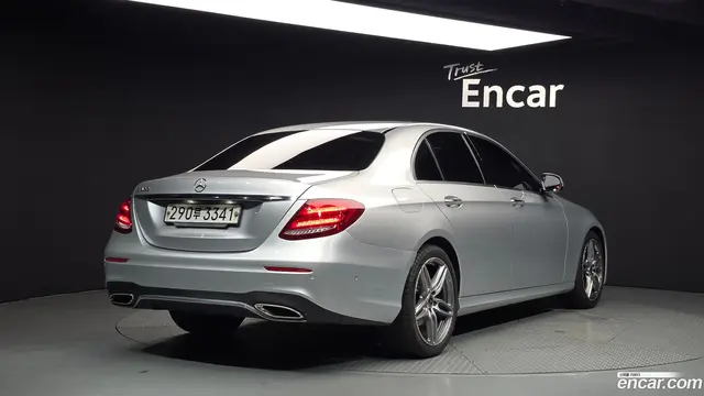 Main__Slider__Photo:E-Class Mercedes-Benz 2019.5-1