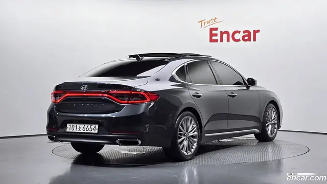 Main__Slider__Photo:Grandeur Hyundai 2017.6-1