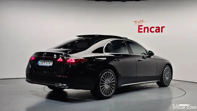 Main__Slider__Photo:E-Class Mercedes-Benz 2026.2-1