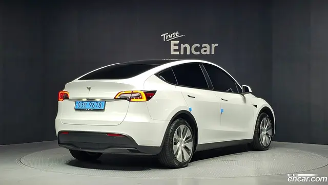 Main__Slider__Photo:Model Y Tesla 2022.5-1