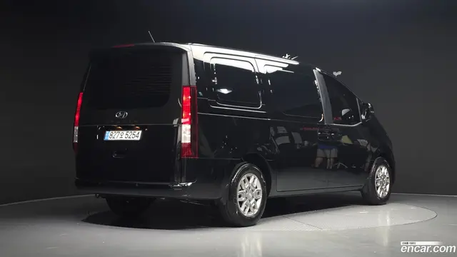 Main__Slider__Photo:Staria Hyundai 2023.10-1