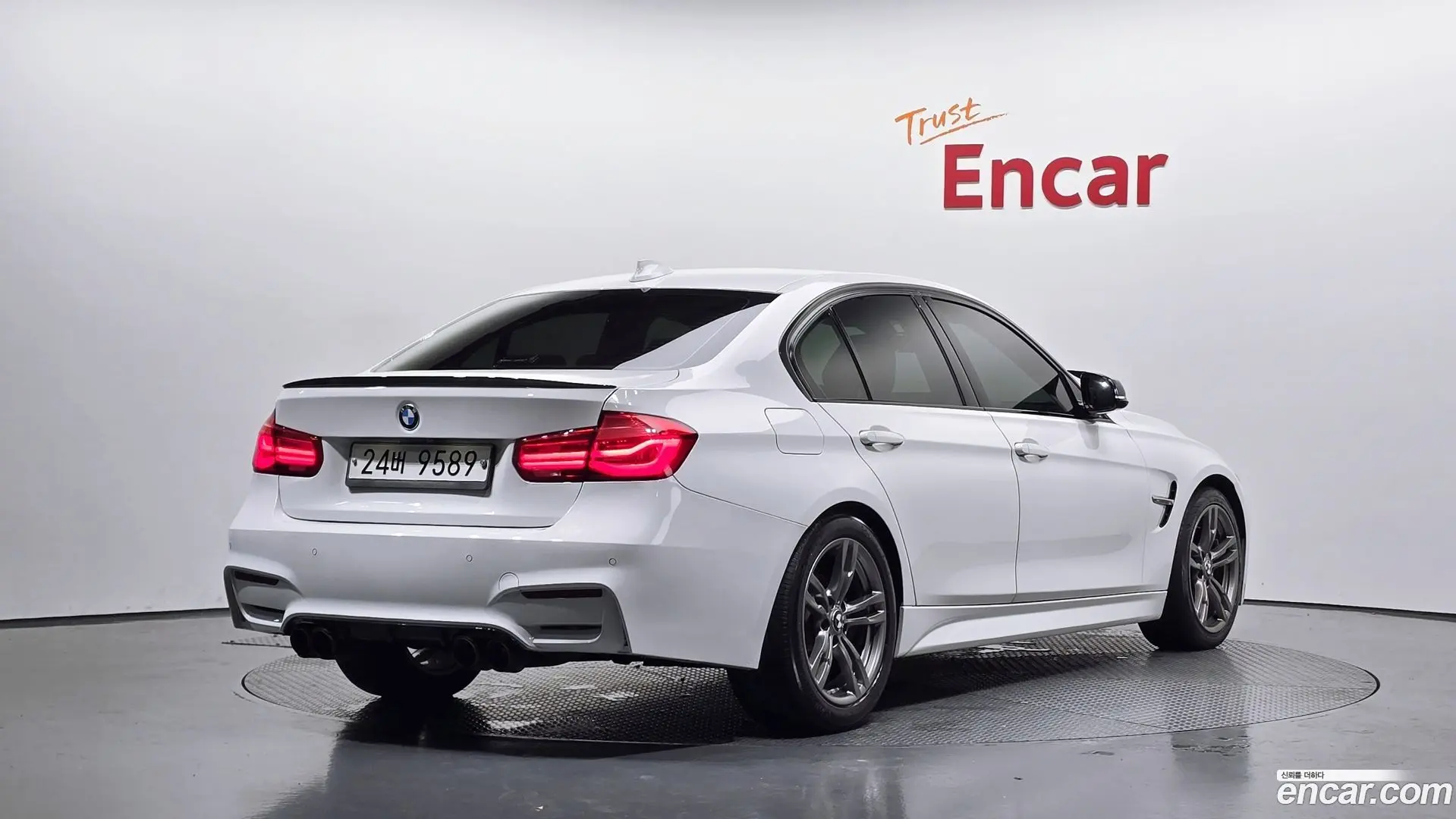 Main__Slider__Photo:3-Series BMW 2017.3-1