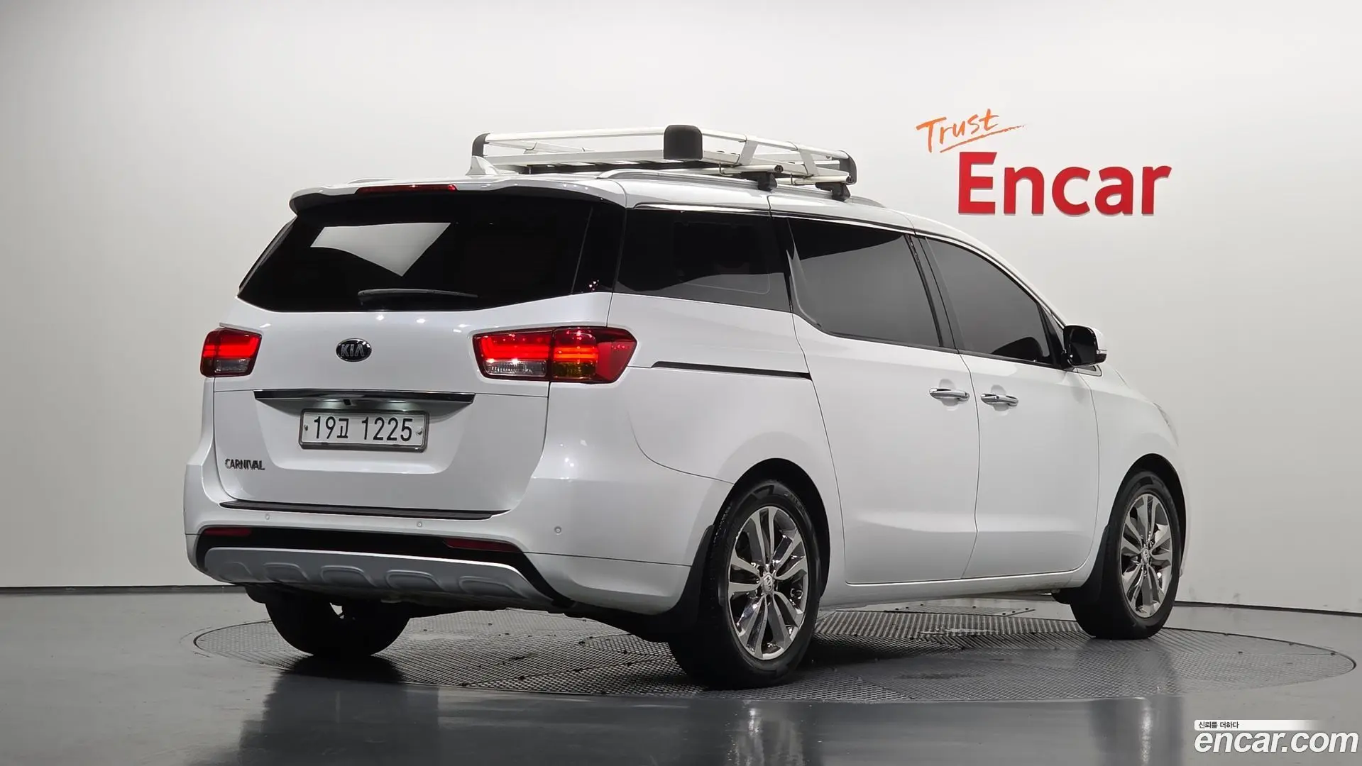 Main__Slider__Photo:Canival Kia 2016.6-1