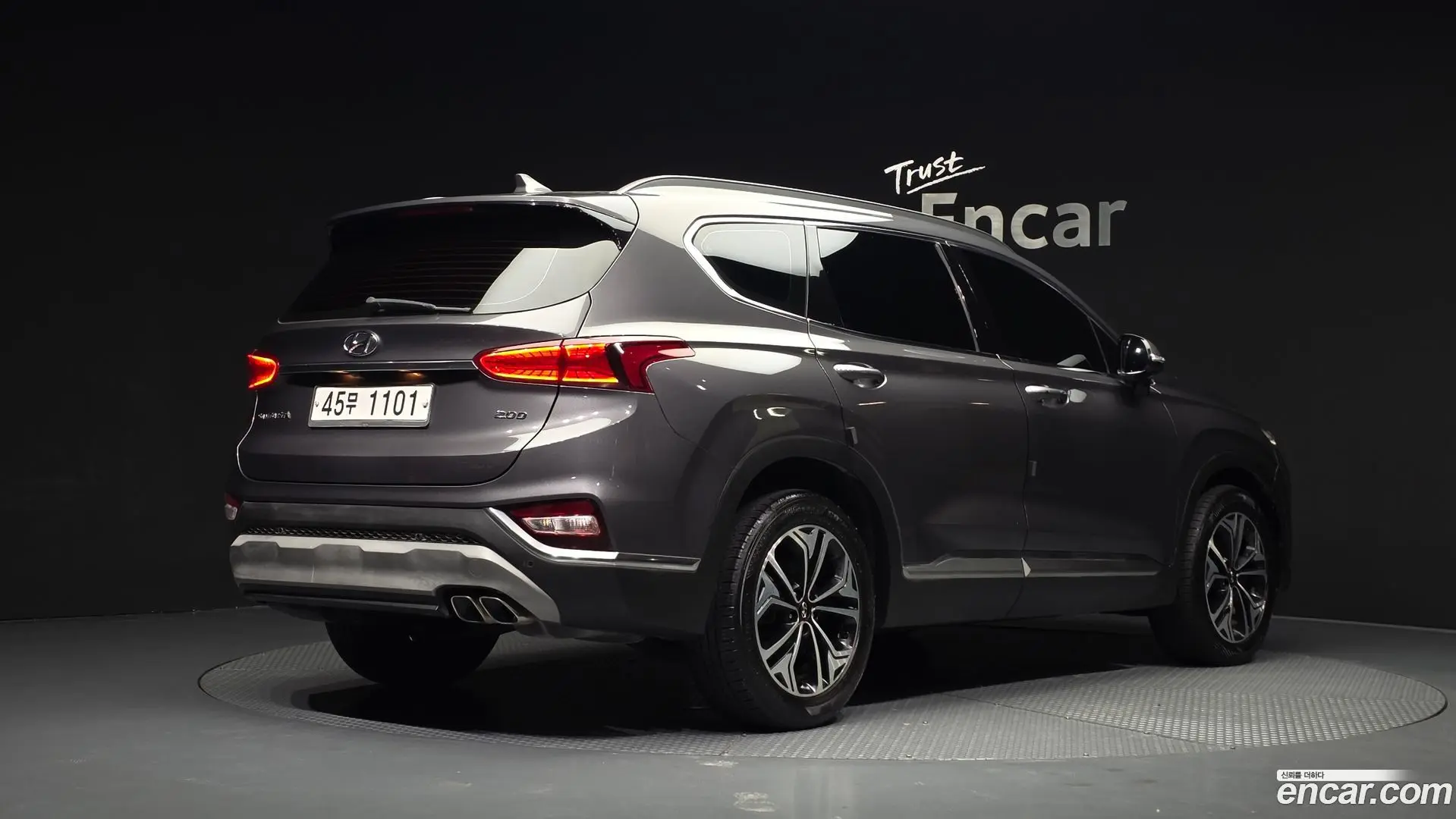 Main__Slider__Photo:Santafe Hyundai 2018.11-1