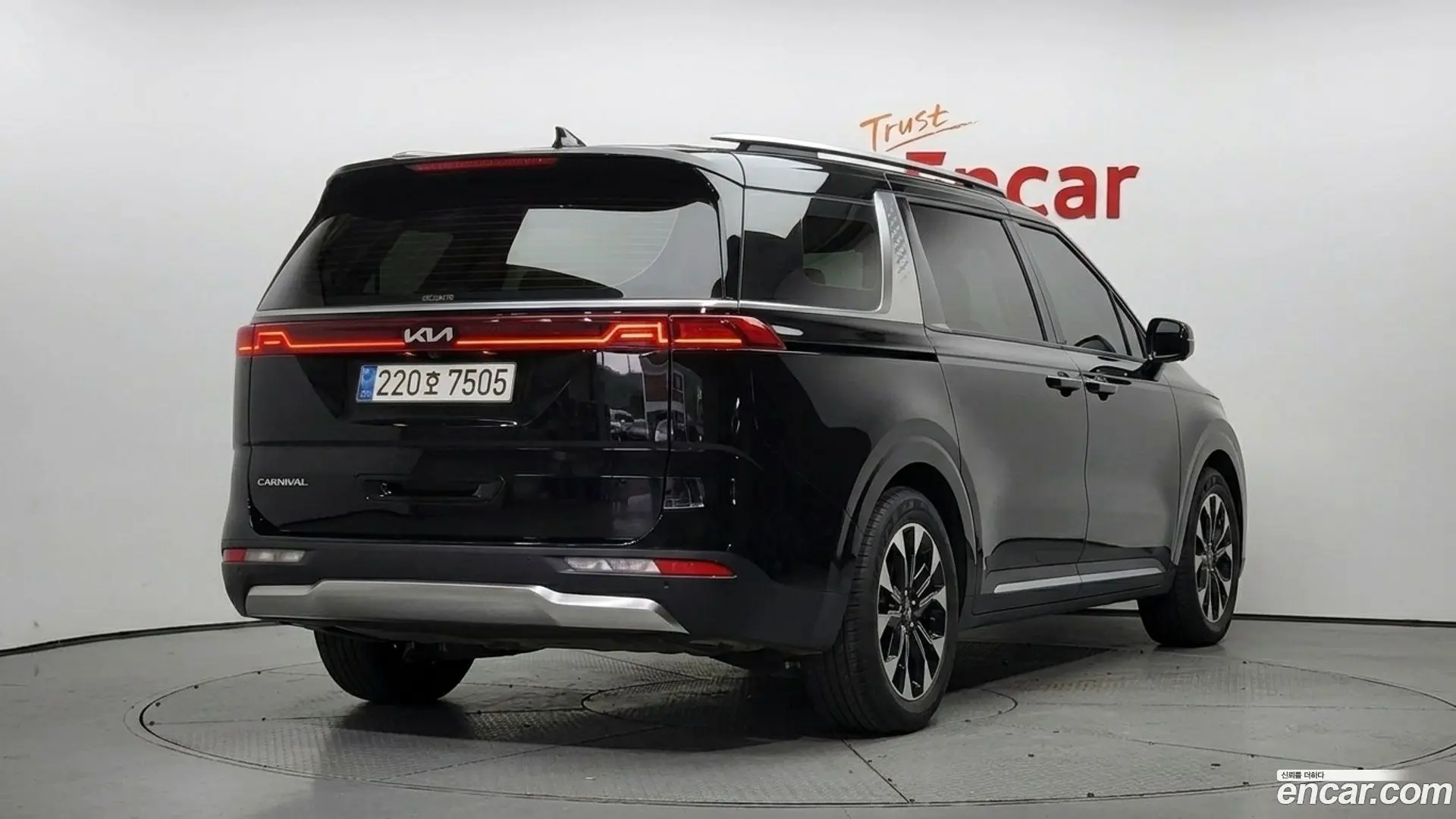Main__Slider__Photo:Canival Kia 2023.6-1