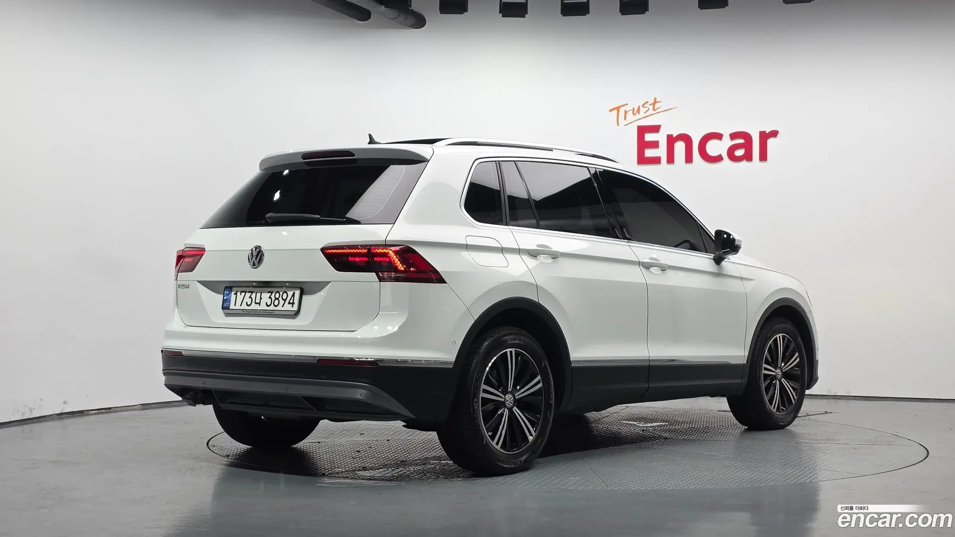 Main__Slider__Photo:Tiguan Volkswagen 2019.10-1