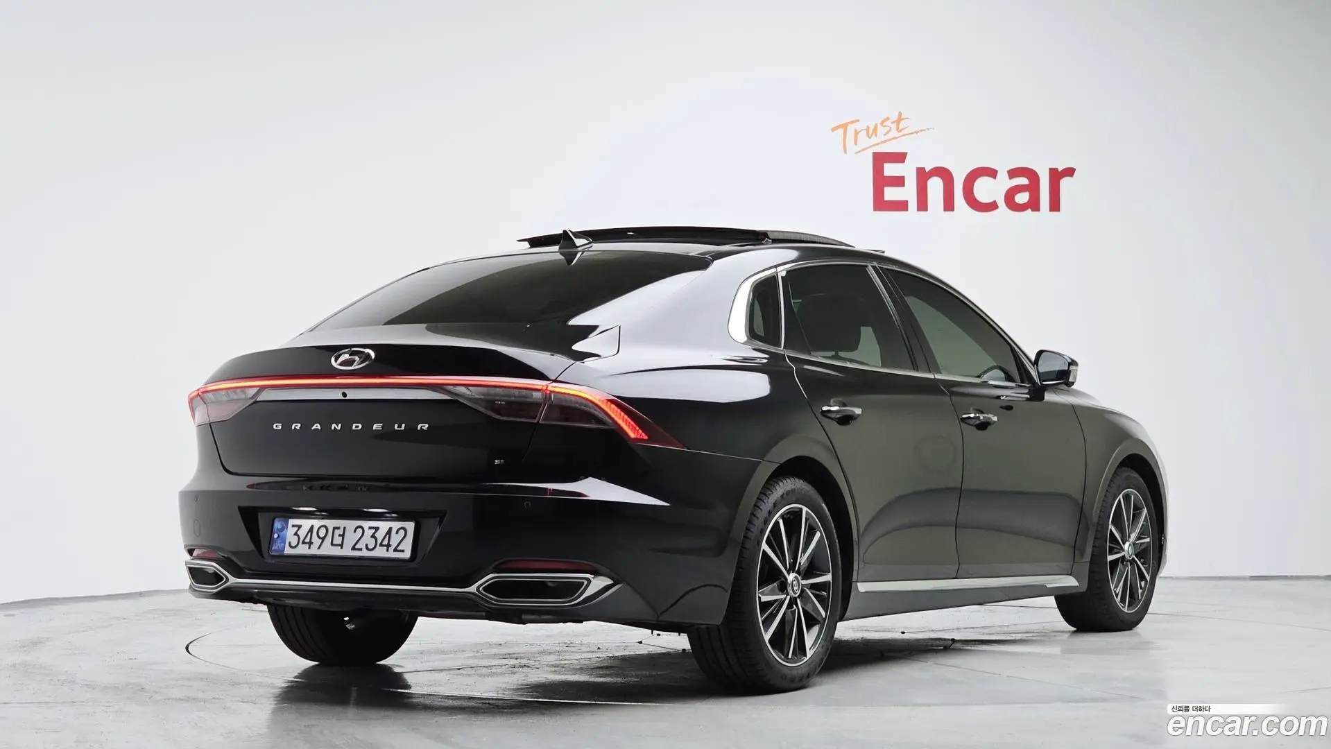 Main__Slider__Photo:Grandeur Hyundai 2022.6-1