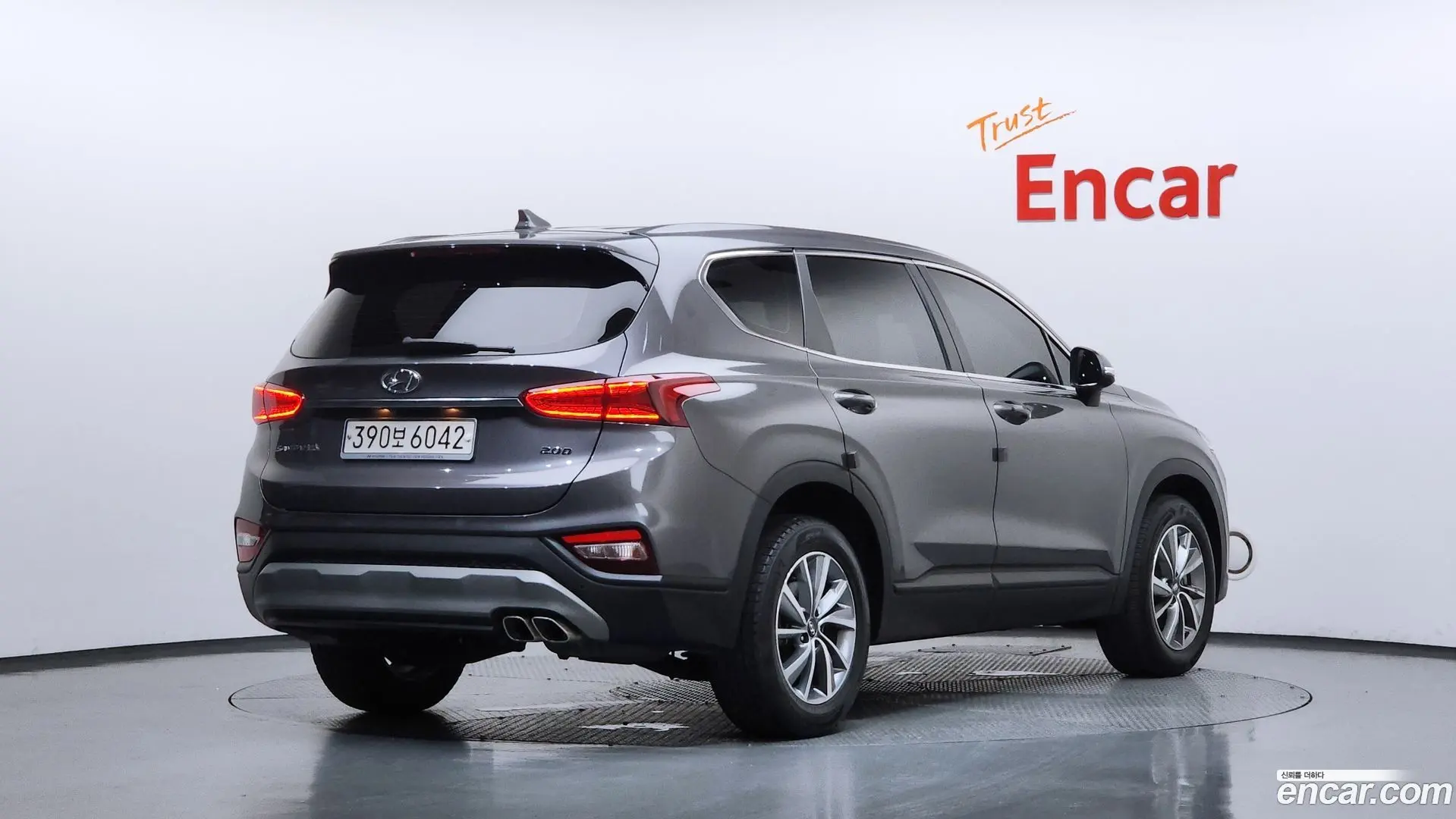 Main__Slider__Photo:Santafe Hyundai 2018.5-1