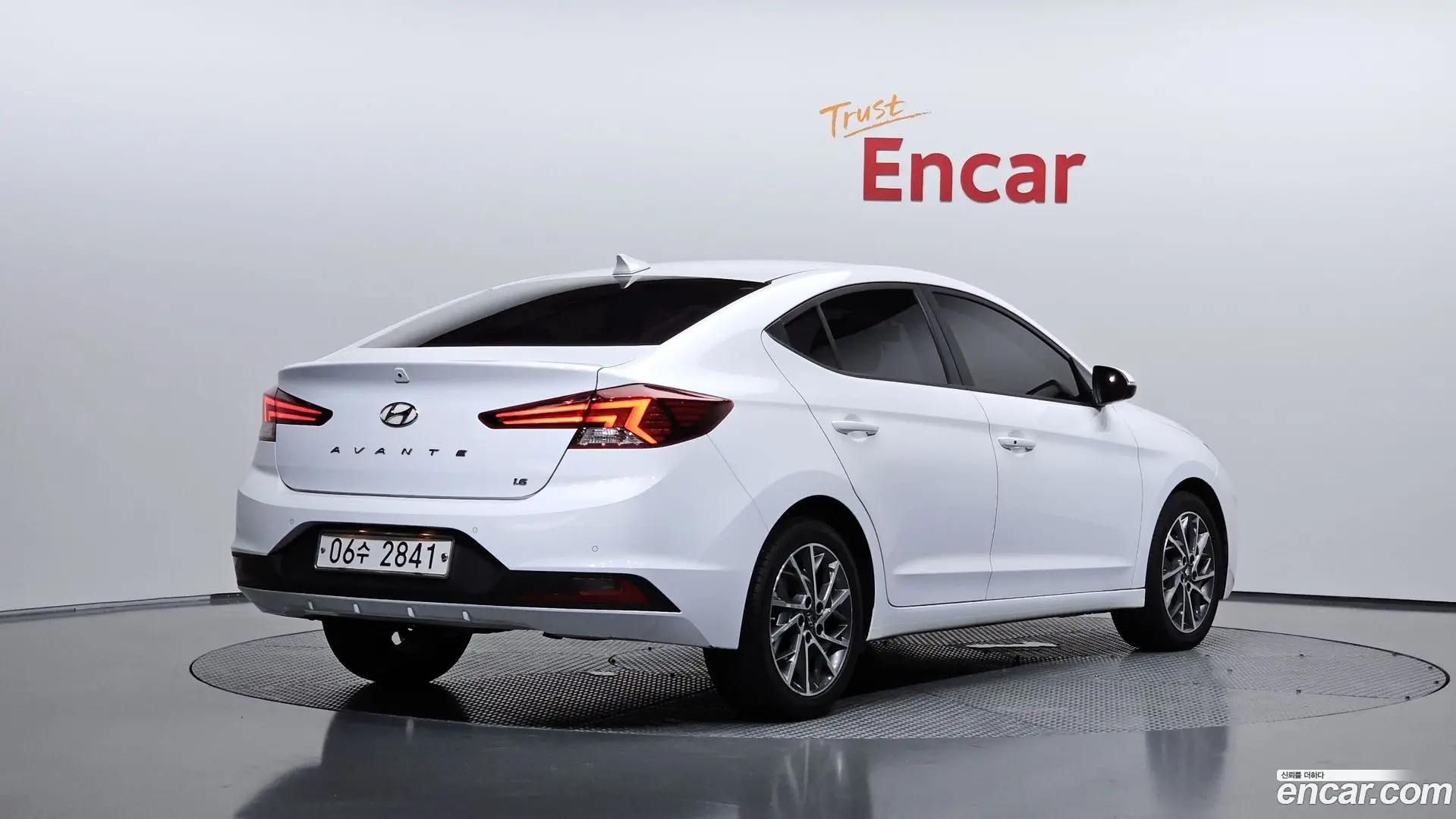 Main__Slider__Photo:AVANTE Hyundai 2019.0-1
