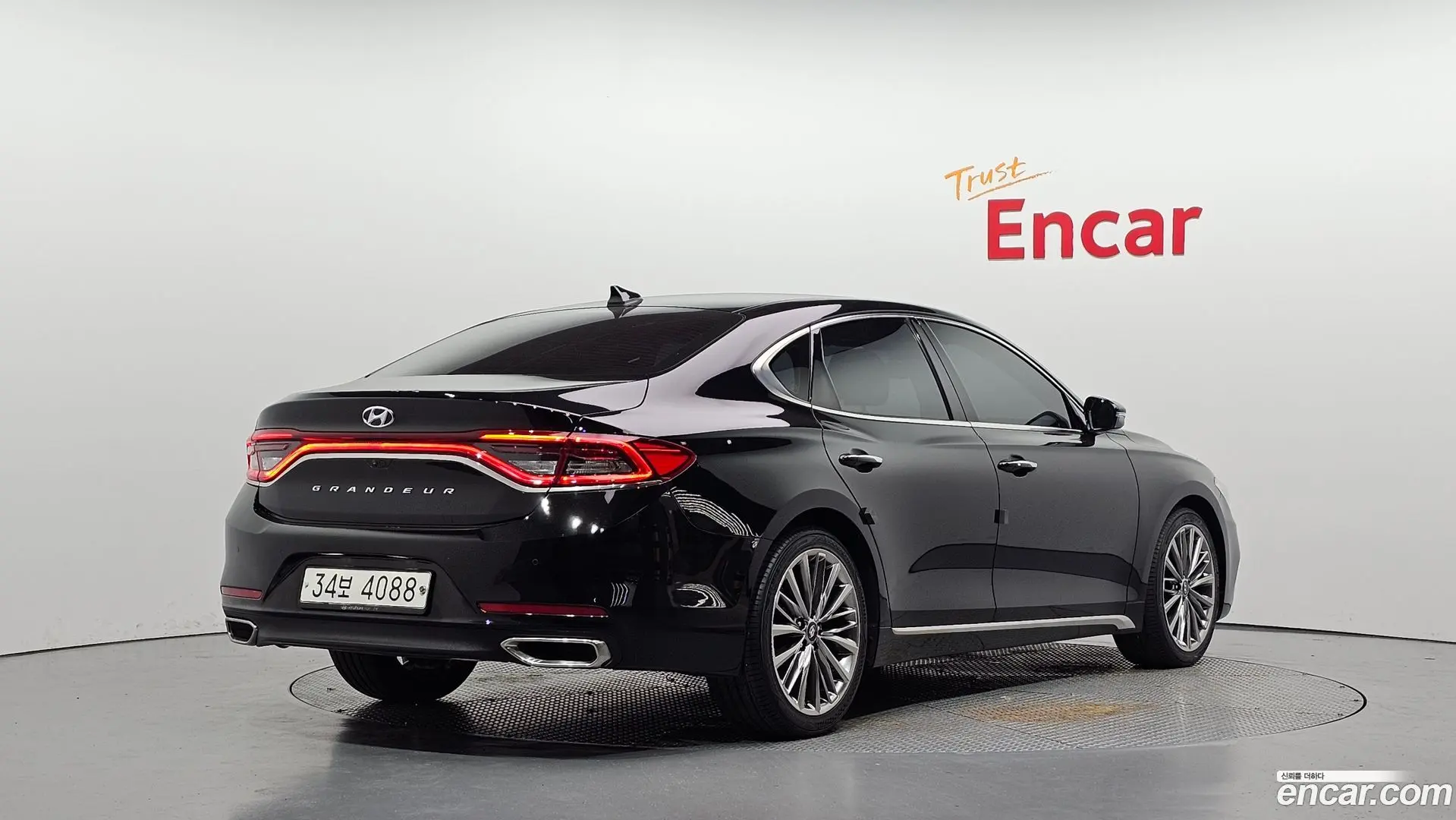 Main__Slider__Photo:Grandeur Hyundai 2018.1-1