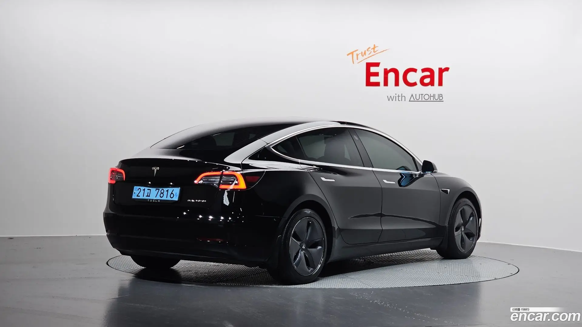 Main__Slider__Photo:Model 3 Tesla 2020.7-1